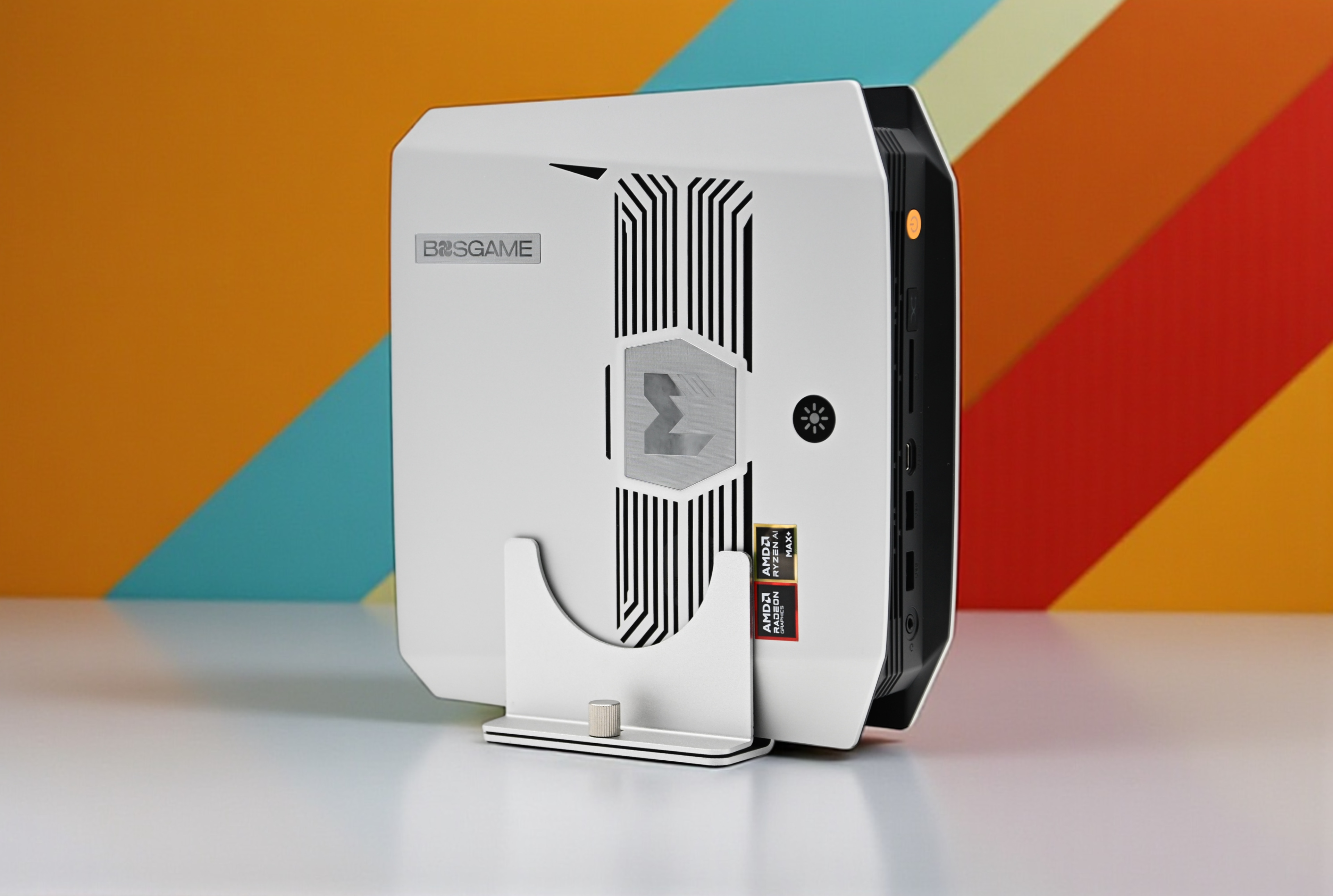 Mini PC com AMD Strix Halo e 128 GB de RAM - AMD Ryzen AI Max+ 395
