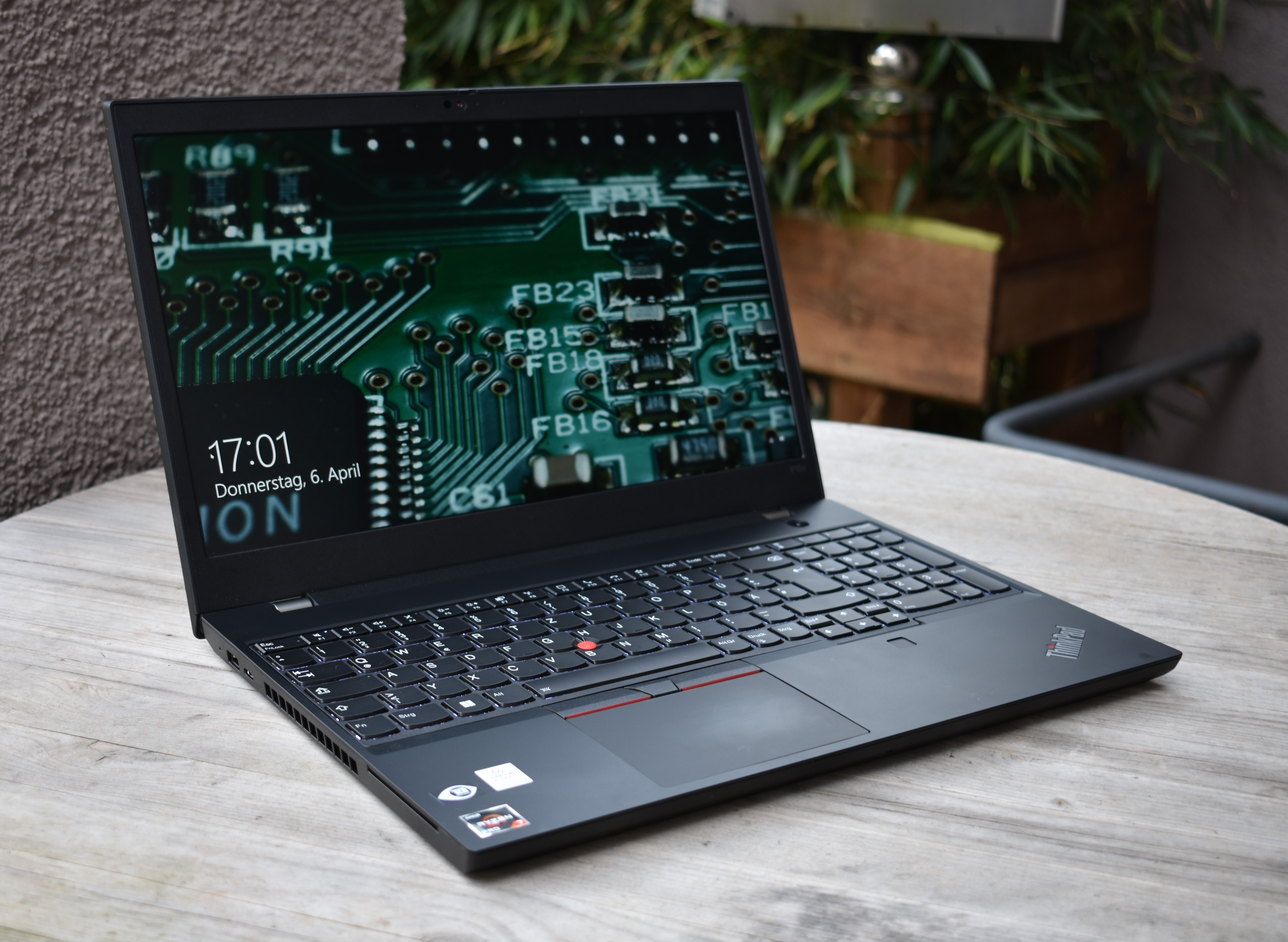Análise do laptop Lenovo ThinkPad P15v G3 AMD: uma estação de