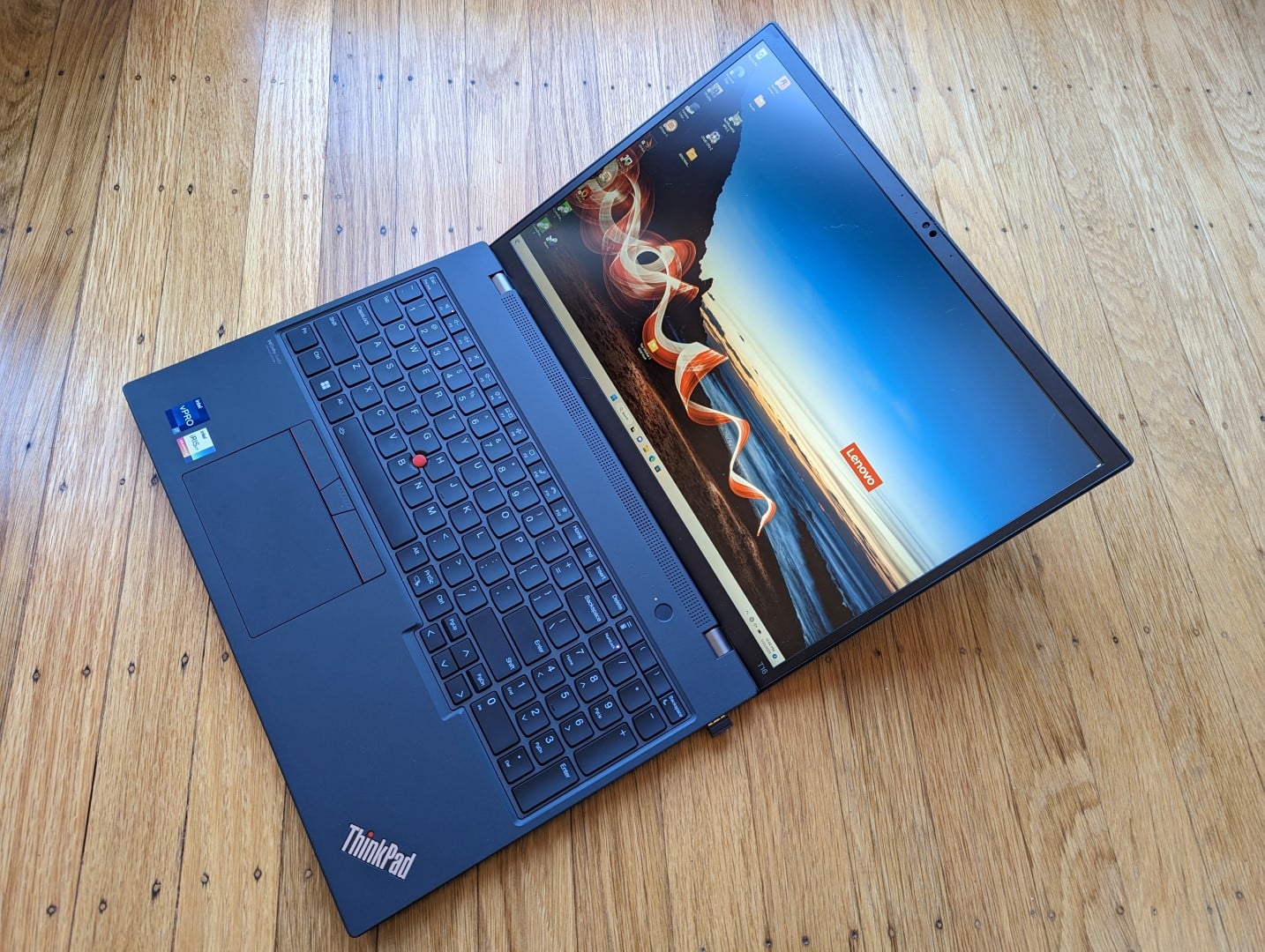 Lenovo ThinkPad T16 Gen 1 Core i7 revisão de laptop: Silencioso ao