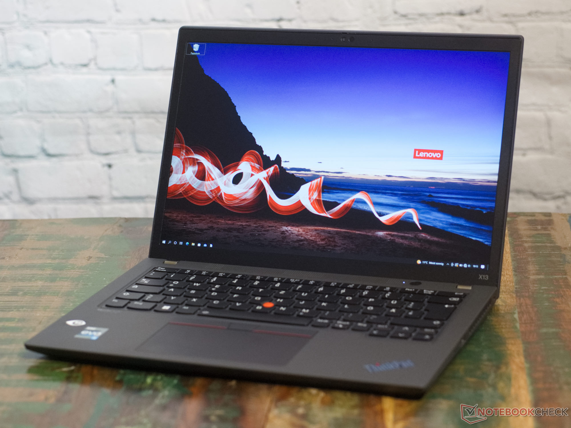 Revisão do laptop Lenovo ThinkPad X13 G3: Endurance em uso externo