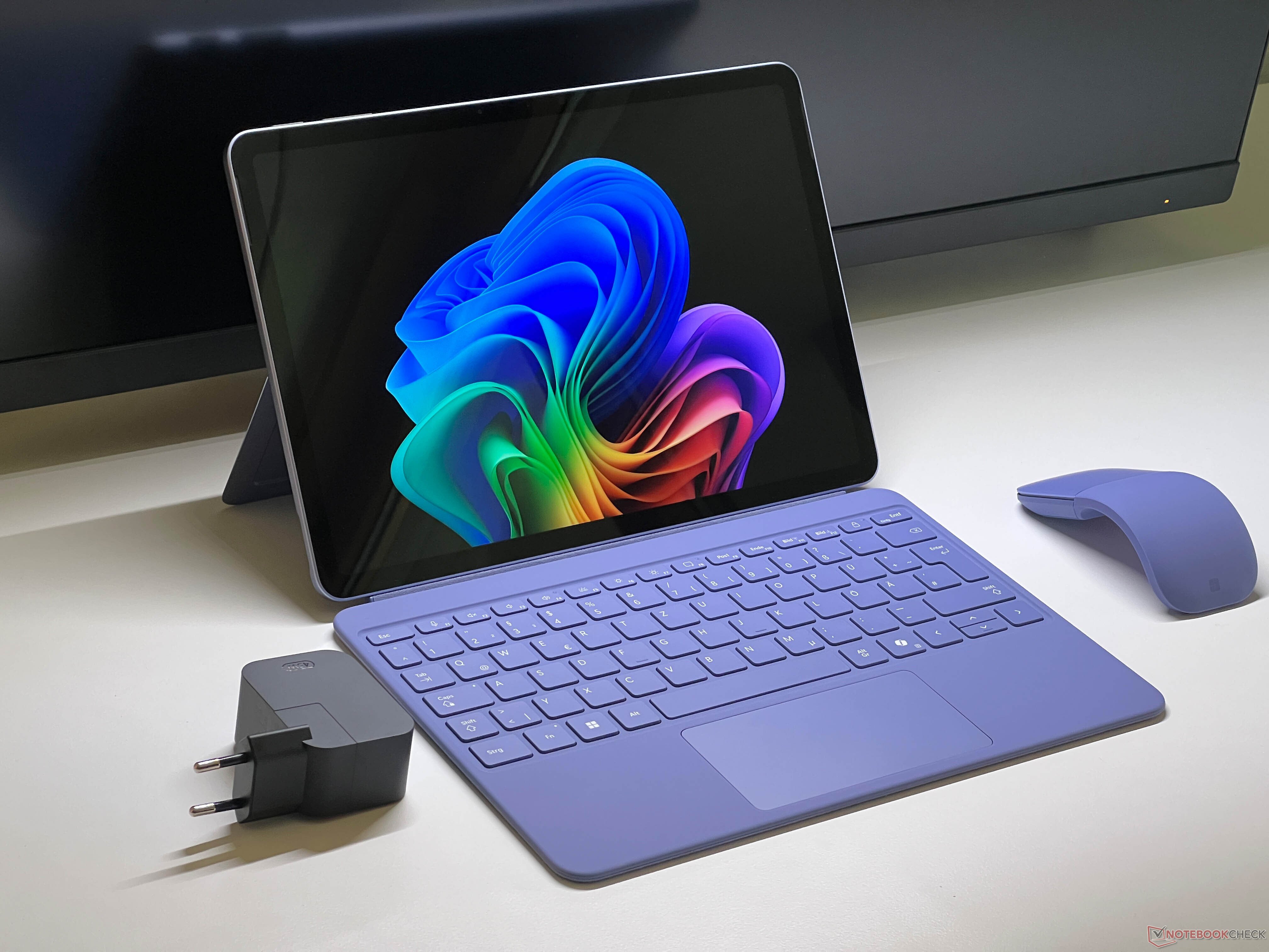 O Surface Pro de 12 polegadas da Microsoft é compacto, tem bateria