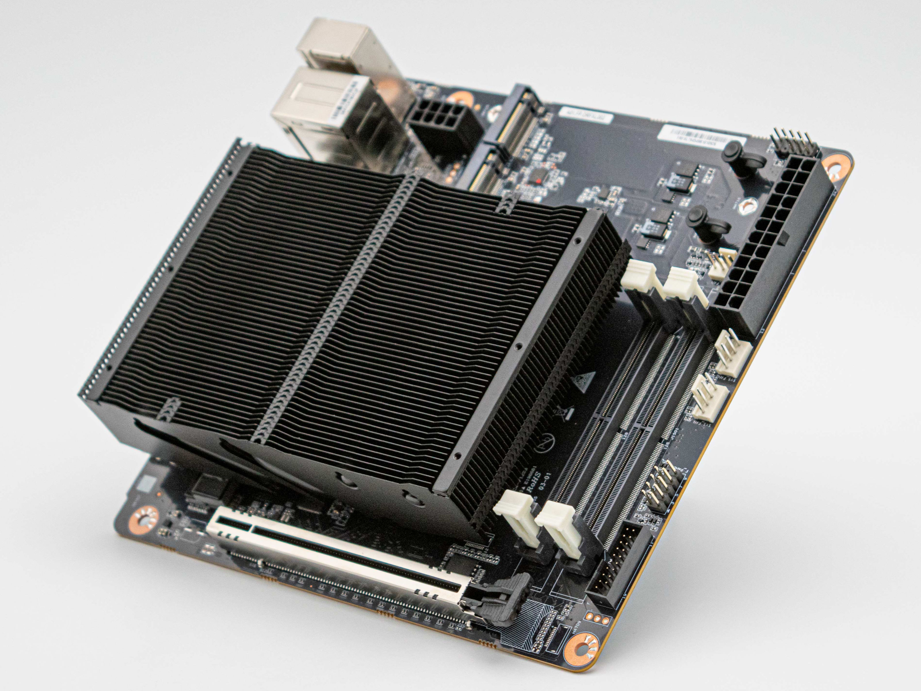 Análise do Minisforum BD795i SE: A placa-mãe Mini-ITX para desktop