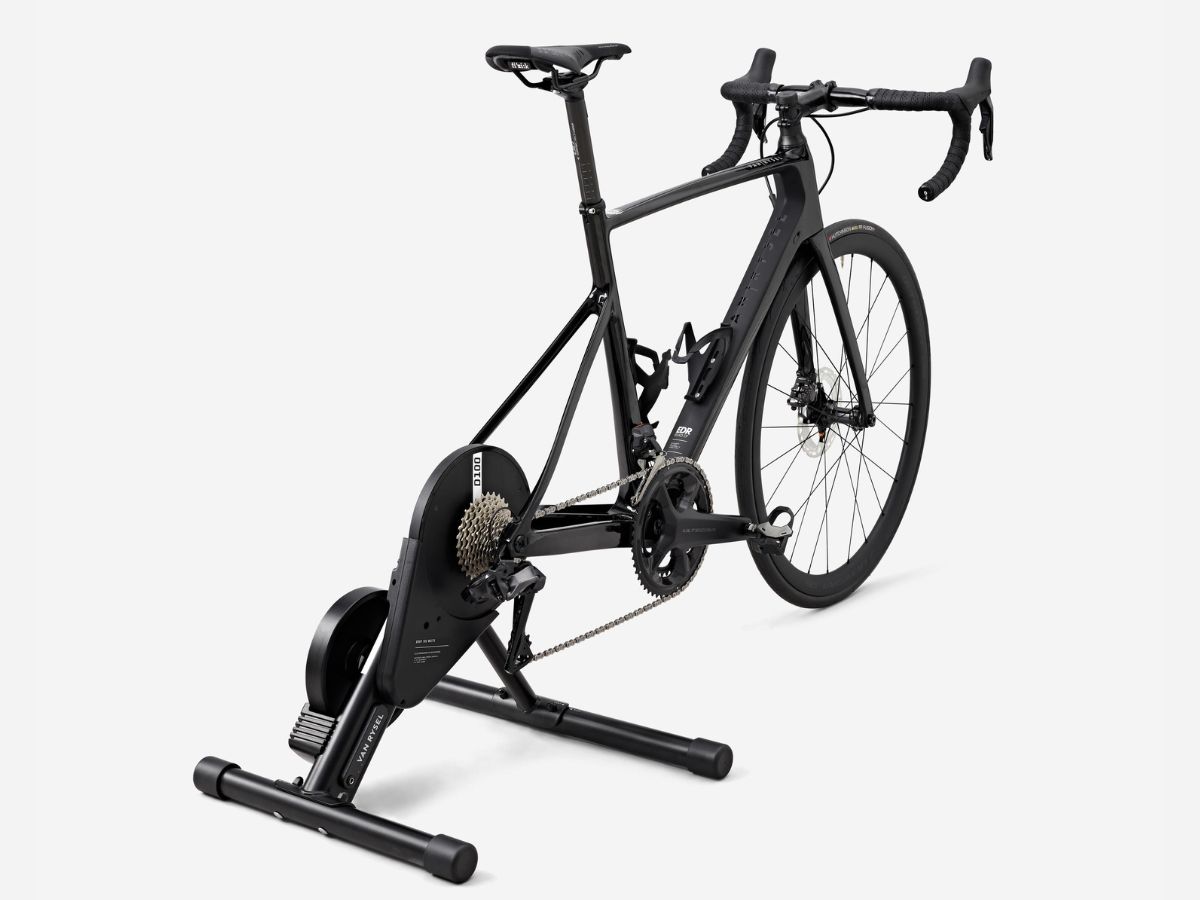 Van Rysel Interactive Turbo Trainer D100 agora à venda na