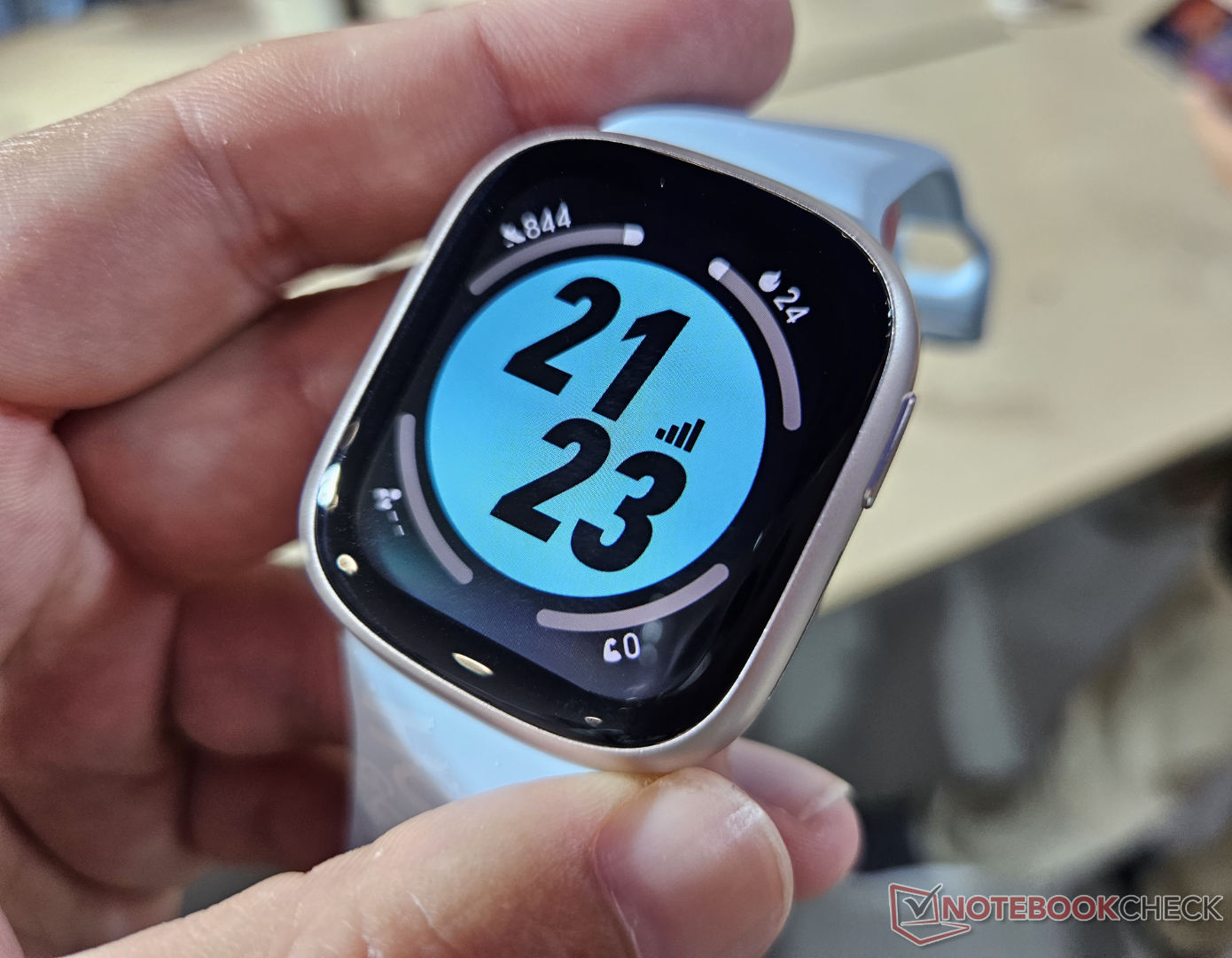 Honor O Watch 4 é um novo smartwatch com tela AMOLED grande e suporte a eSIM - NotebookCheck.info News