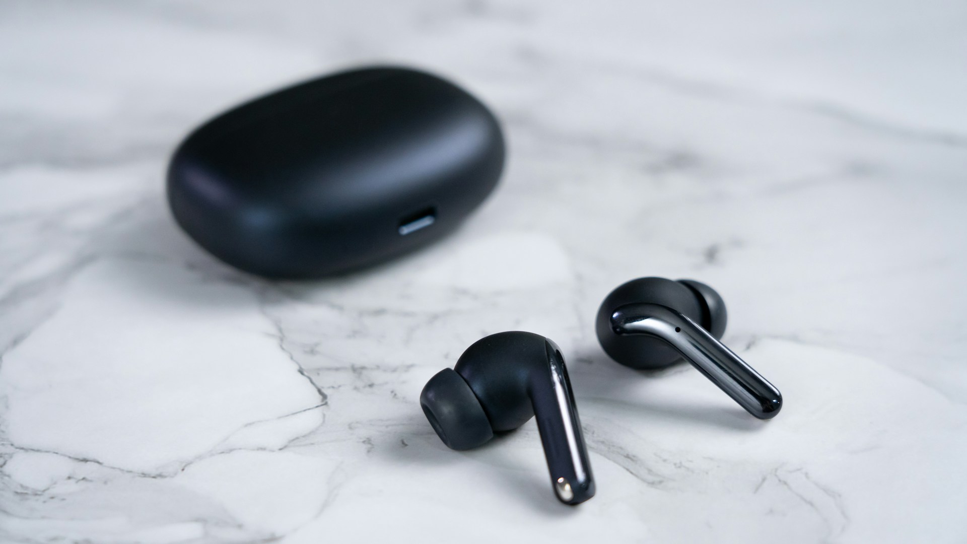 Xiaomi Buds 3T Pro (Fonte da imagem: Amanz - Unsplash)