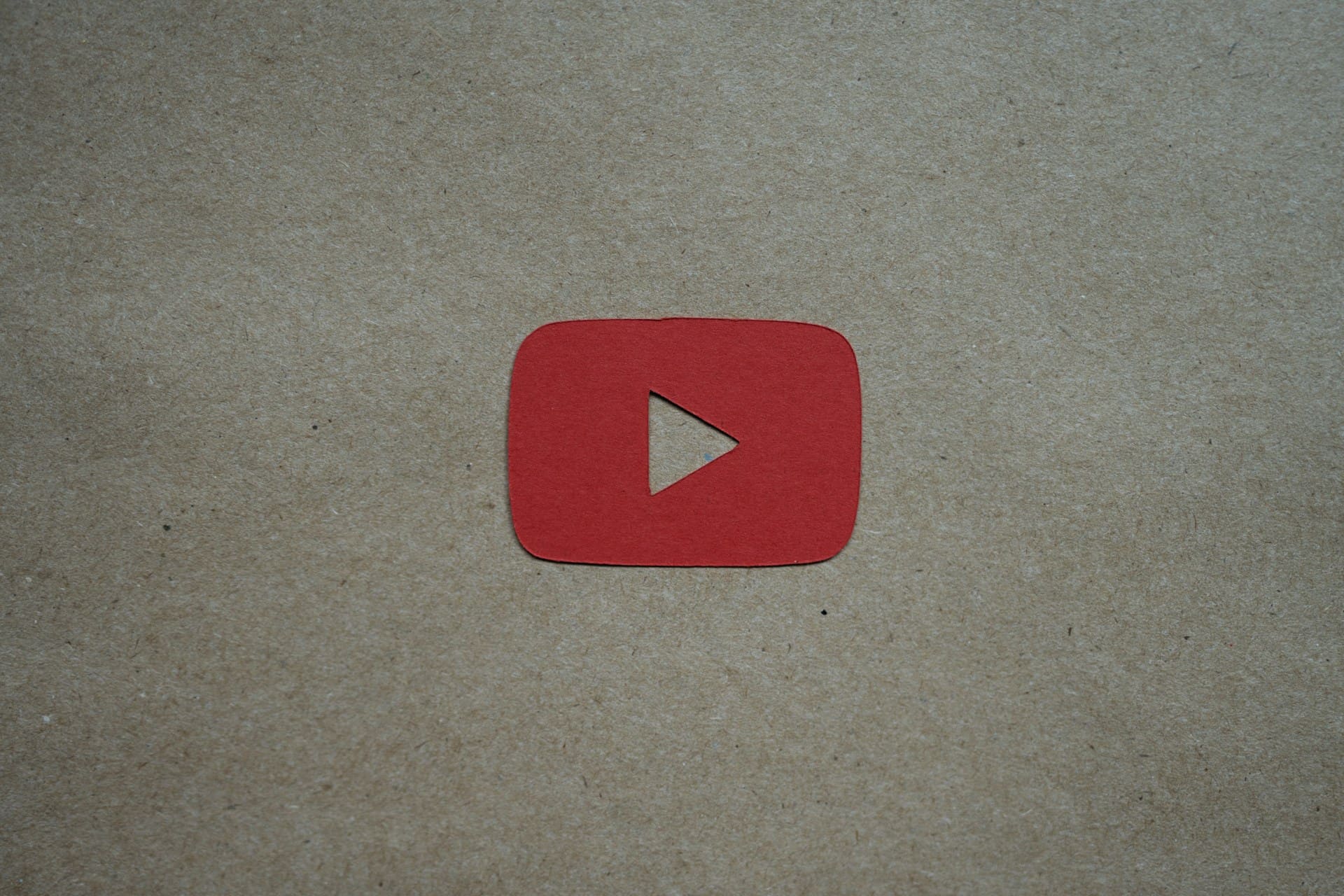 Logotipo do YouTube (Fonte da imagem: Kelly Sikkema, Unsplash)