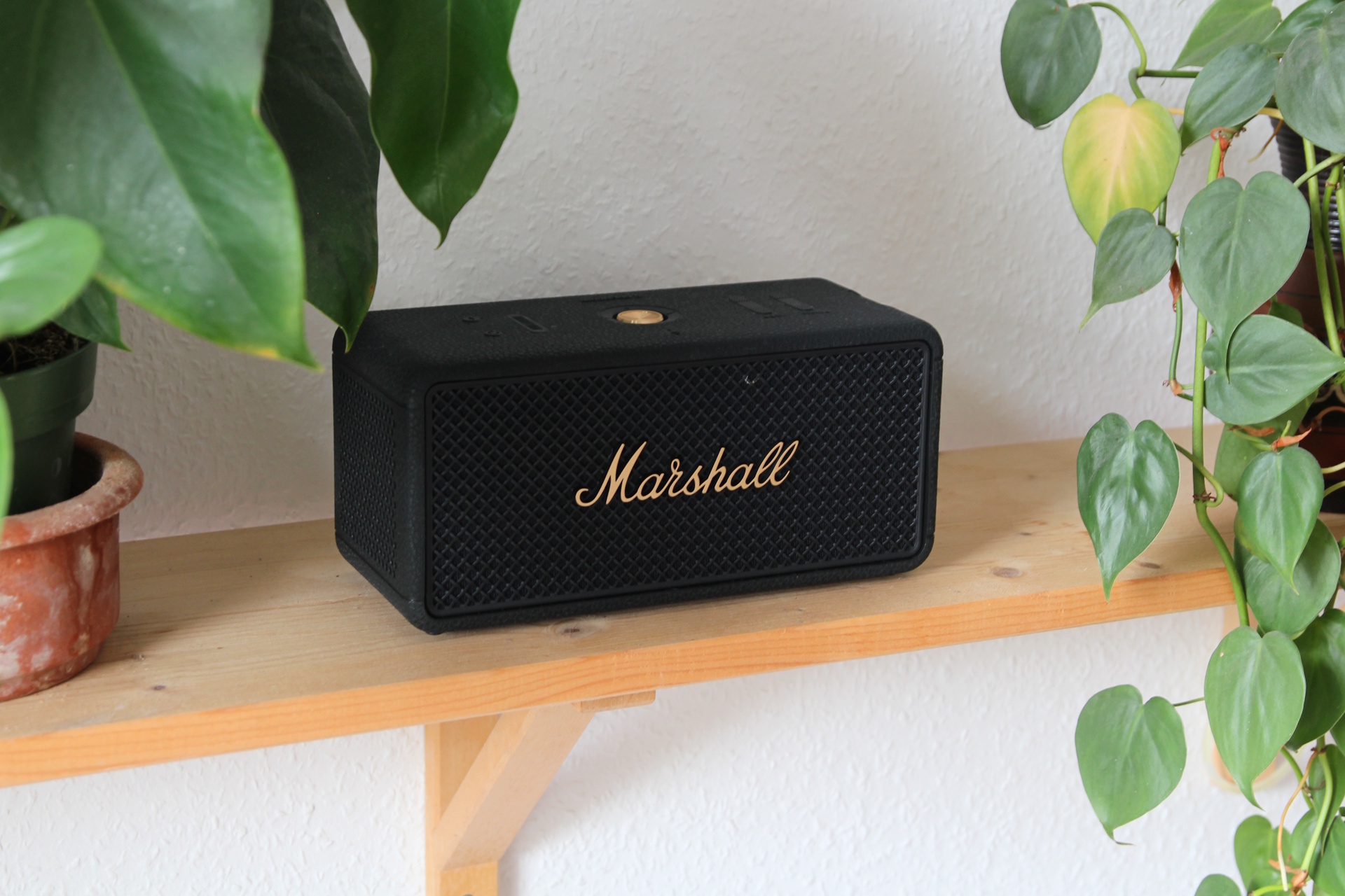 Som com graves pesados: Análise do alto-falante Bluetooth Marshall