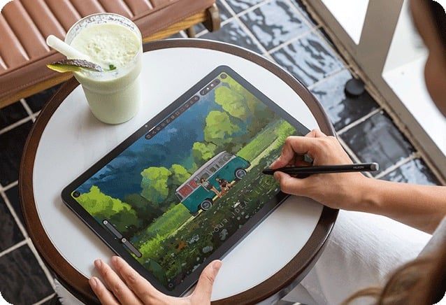 O tablet Kamvas Pad 12 vem com uma caneta EMR com sensibilidade à pressão e à inclinação.