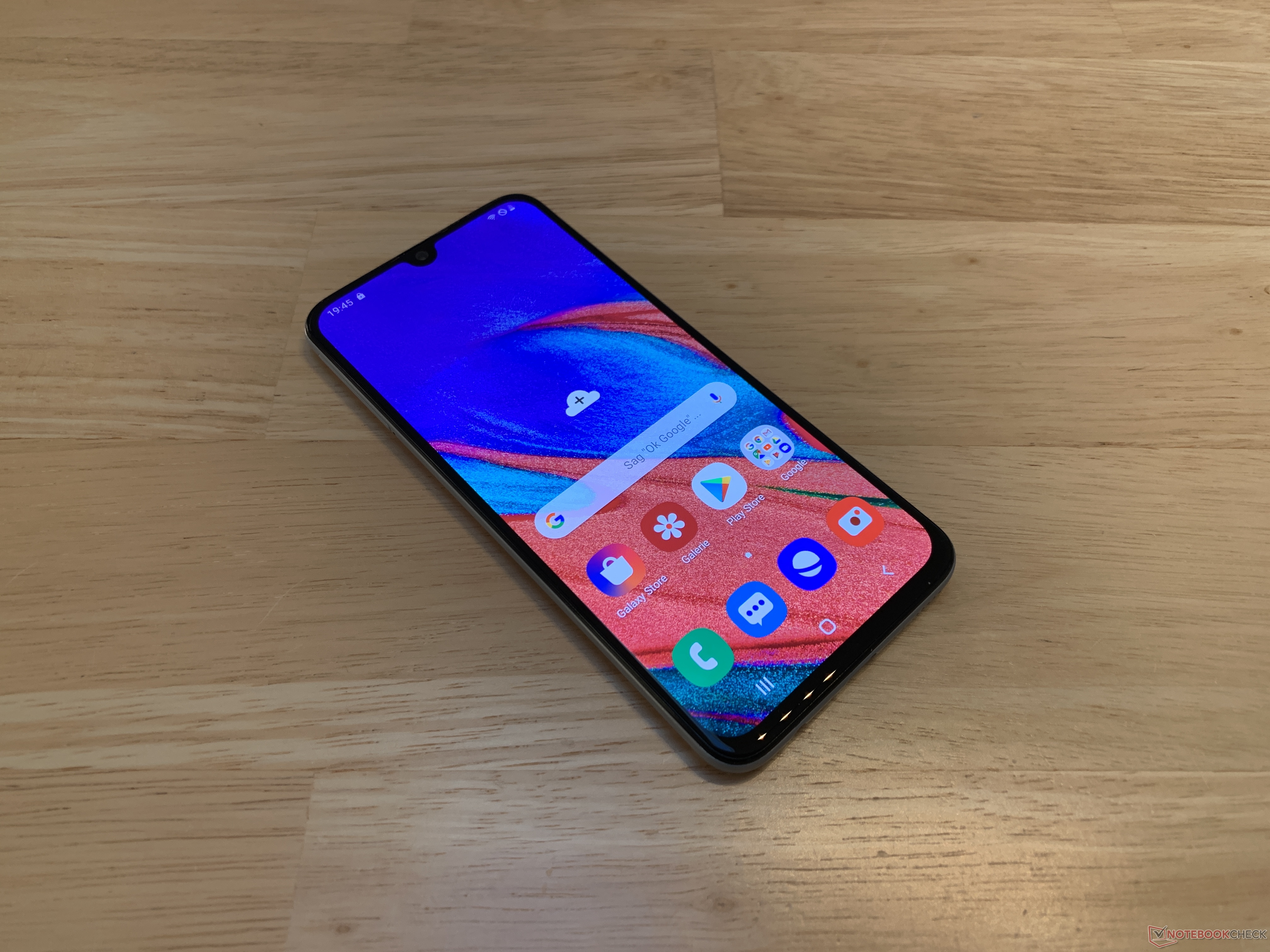 Breve Análise do Smartphone Samsung Galaxy A40 - Notebookcheck.info