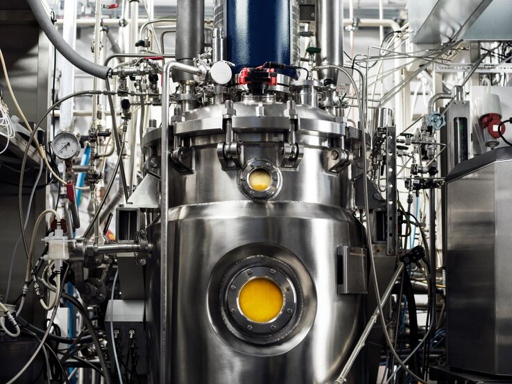 A Solar Foods cultiva a proteína Solein em um biorreator na Fábrica 01 na Finlândia. (Fonte: Solar Foods)