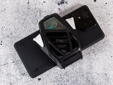 O ROG Phone 9 Pro com o AeroActive Cooler X Pro acoplável