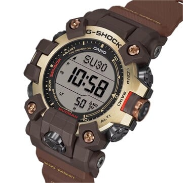 Imagem em ângulo do G-Shock Mudman GW-9500MH-5, destacando seu LCD duplex e o esquema de cores em tons de amarelo claro e marrom. 