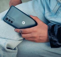 A Motorola Moto G42 tem um chipset 4G e 4 GB de RAM, entre outras características. (Fonte de imagem: Motorola)