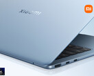 O Xiaomi Book Pro 14 Panther Lake possui uma bateria de 72 Wh. Na foto: uma imagem promocional do laptop mostrando a lateral.
