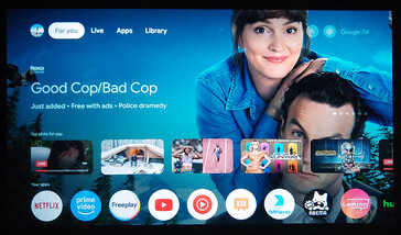 O menu inicial tem um design diferente quando o usuário está conectado ao Google TV. (Fonte da imagem: Notebookcheck)