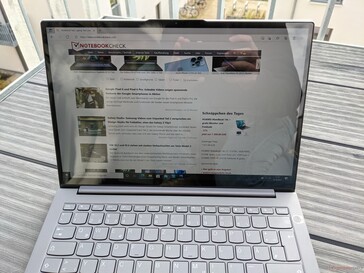 ThinkBook 13x G1 em uso externo