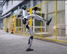 O robô humanoide G1 da Unitree impressiona com movimentos autênticos de kung fu. (Fonte da imagem: YouTube / Unitree Robotics)