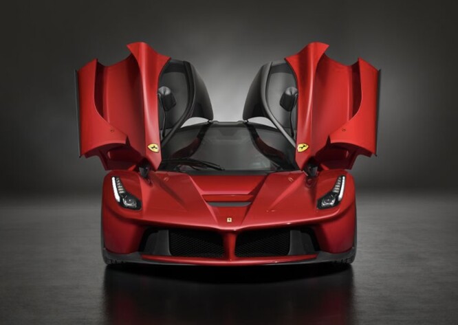 O LaFerrari 2013 foi a primeira incursão da empresa em motores elétricos, embora em um sistema KERS semelhante ao da F1, em oposição aos EVs tradicionais. (Fonte: Ferrari)