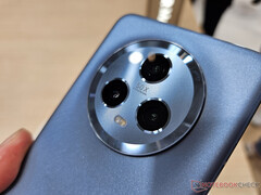 O Magic5 combina um soC de bandeira com câmeras piores do que o Magic5 Pro. (Fonte de imagem: NotebookCheck)
