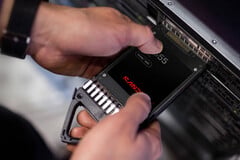 Um SSD empresarial da SanDisk. Os preços do armazenamento flash subiram várias vezes ao longo do último ano.