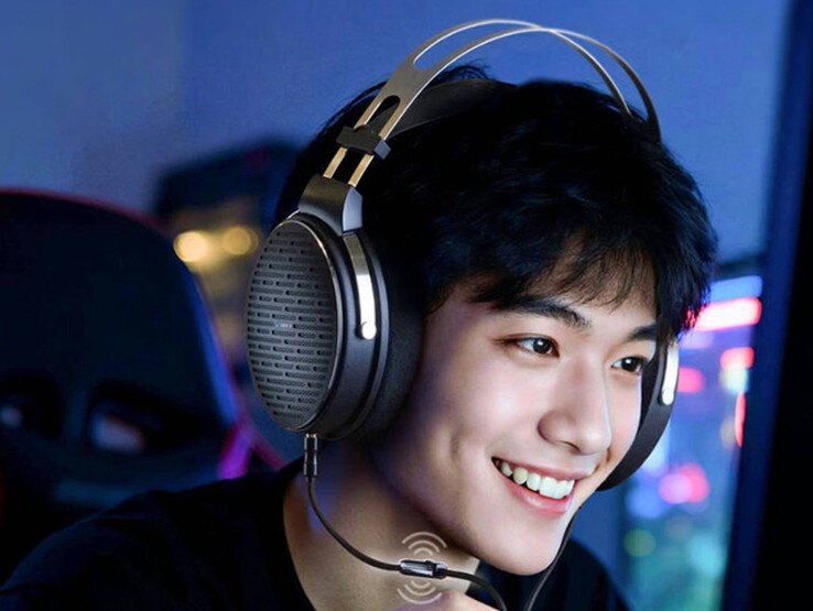 Os fones de ouvido abertos Fiio JadeAudio JT3 usam um cabo removível com um microfone em linha. (Fonte da imagem: Fiio)