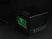 PC para jogos mini-ITX personalizado dentro do kit barebone ASRock Deskmeet X300. (Fonte da imagem: ETA Prime no YouTube, captura de tela)