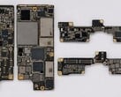 A suposta placa-mãe do iPhone Ultra dobrável; imagem provavelmente editada por IA