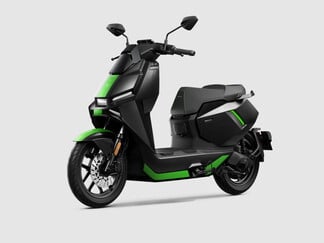 A scooter sob luz plena