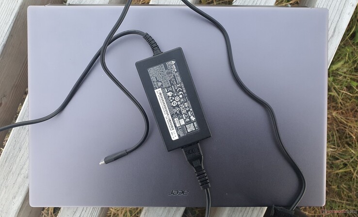 carregador USB-C de 100W da Delta Electronics