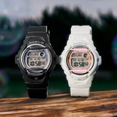 O Casio Baby-G BG-169GD-1 e o BG-169GD-7 (da esquerda para a direita)