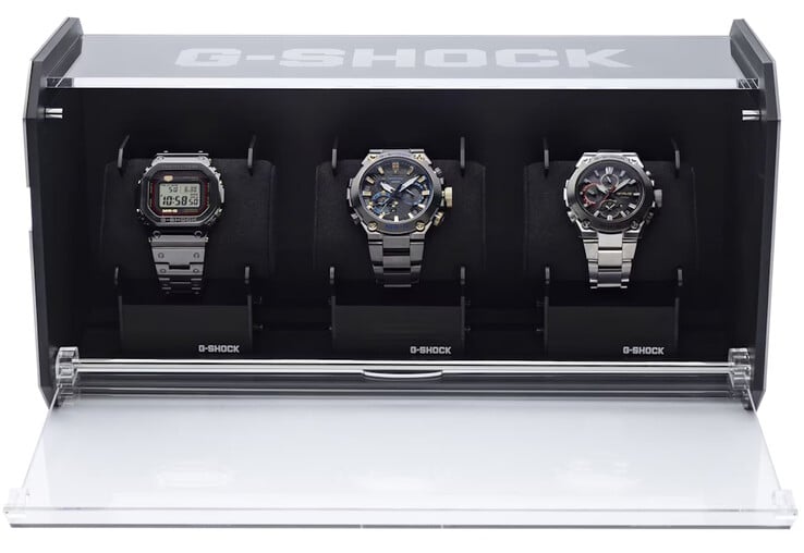 A vitrine de aço do G-Shock comporta três relógios, com uma parte superior translúcida para carregamento solar. (Fonte da imagem: Casio)