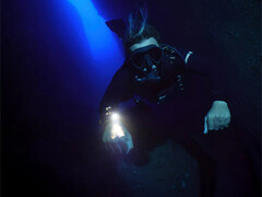 O Suunto Nautic também possui uma lanterna embutida. (Fonte da imagem: Nautic)