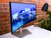 O U3425WE pode ajustar automaticamente o brilho e a temperatura da cor por meio de um sensor de luz ambiente integrado. (Fonte da imagem: Dell)