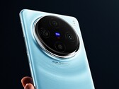 O Vivo X100 Pro aparentemente será oferecido na chique cor "Celestial Blue". (Fonte da imagem: Vivo)