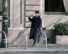 Uma foto que circula na internet mostra um homem parecido com Jay Chou segurando um celular da vivo ainda não lançado, provavelmente o X500 Pro Max