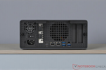 Minisforum MS-02 Ultra - Conexões no painel traseiro