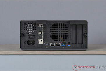 Minisforum MS-02 Ultra - Conexões no painel traseiro