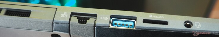 esquerda: RJ45-LAN, USB-A, microSD, áudio