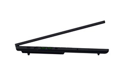 Ângulo lateral do laptop para jogos Razer Blade 18 (Fonte da imagem: Razer PR)