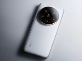 Não está claro para que serve o suposto chip "Small Surge" dentro do Xiaomi 15 Ultra (Fonte da imagem: Xiaomi)