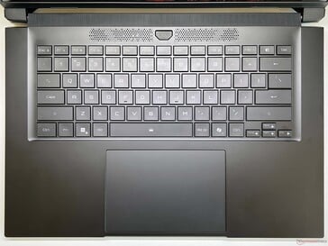 Gigabyte Aero X16: Teclado e touchpad