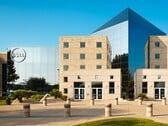 O exterior de uma instalação da Dell Technologies com o logotipo da empresa.