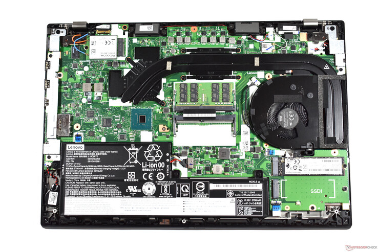 Vista do interior do Lenovo ThinkPad T15p Gen 1