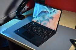 em análise: Lenovo ThinkPad X13 Yoga Gen 4, amostra fornecida por