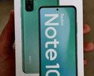 O Redmi Note 10 poderia ter um display AMOLED, de acordo com a embalagem vazada. (Fonte da imagem: @yabhishekhd)