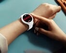 O Huawei Watch 6 Pro está disponível com uma caixa opcional de cerâmica branca.