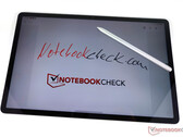 O Galaxy Tab S8 FE deve chegar com um painel LCD e um digitalizador premium, Galaxy Tab S7 FE fotografado. (Fonte da imagem: NotebookCheck)