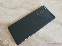 O Xperia 5 III é um dos mais recentes smartphones da Sony a receber Android 13. (Fonte de imagem: NotebookCheck)