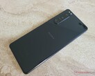 O Xperia 5 III é um dos mais recentes smartphones da Sony a receber Android 13. (Fonte de imagem: NotebookCheck)