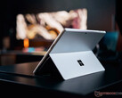 O acabamento "Platinum" da Microsoft deve retornar para a geração do Surface Pro 12.